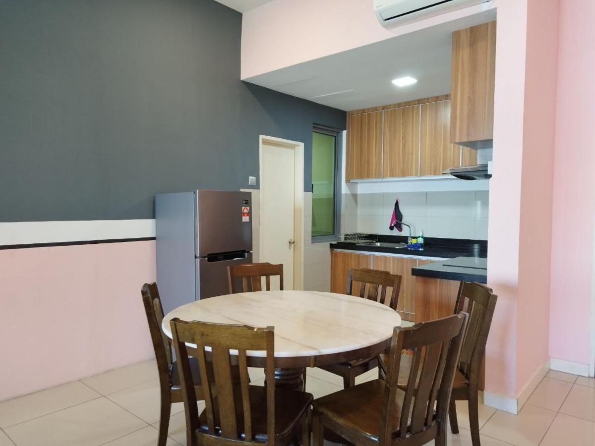 Restary - Black Pink, Loft E - Imago Shopping Mall - Kk City- 3Br,8Pax 来沙旅 黑粉主题公寓 - Loft E - Imago商场 - 泳池 - Kk市中心 - 3房8人 Кота-Кинабалу Экстерьер фото