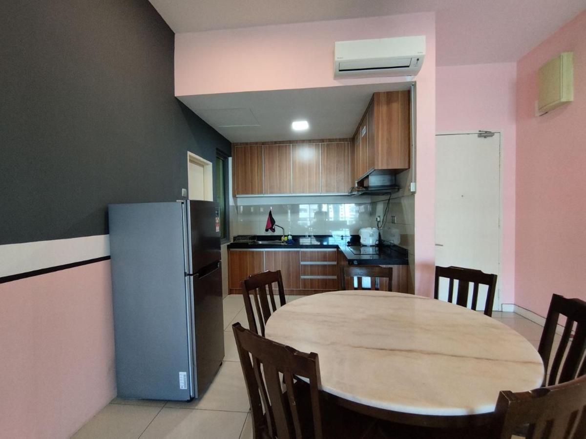 Restary - Black Pink, Loft E - Imago Shopping Mall - Kk City- 3Br,8Pax 来沙旅 黑粉主题公寓 - Loft E - Imago商场 - 泳池 - Kk市中心 - 3房8人 Кота-Кинабалу Экстерьер фото